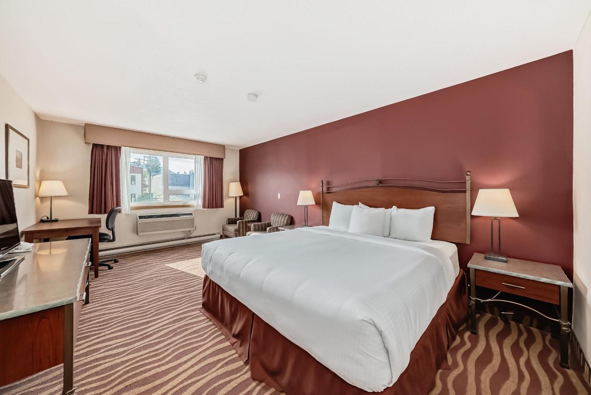 Invermere Inn & Suites エクステリア 写真