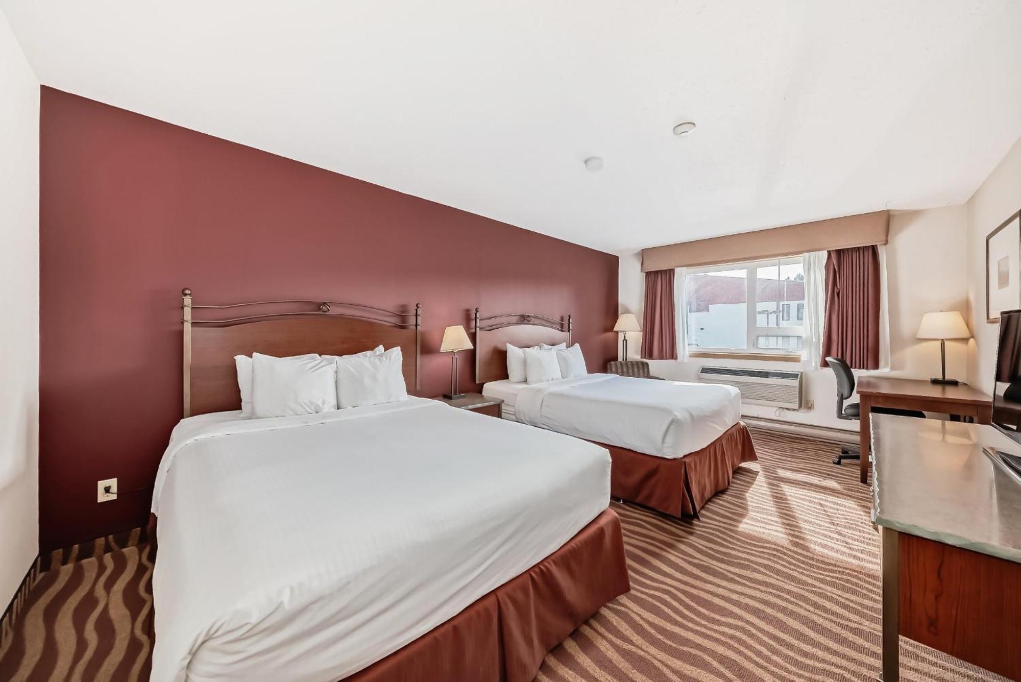 Invermere Inn & Suites エクステリア 写真