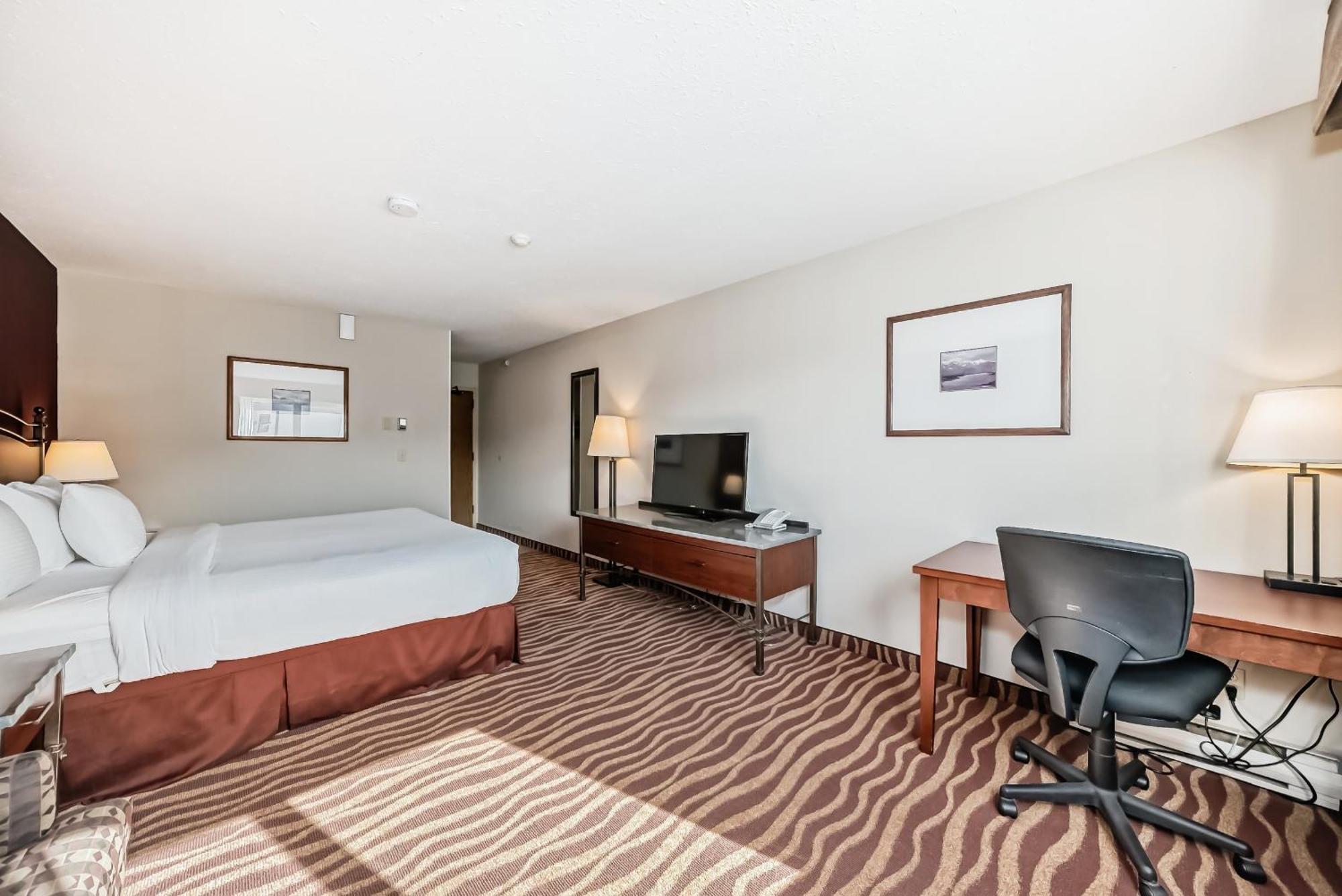 Invermere Inn & Suites エクステリア 写真