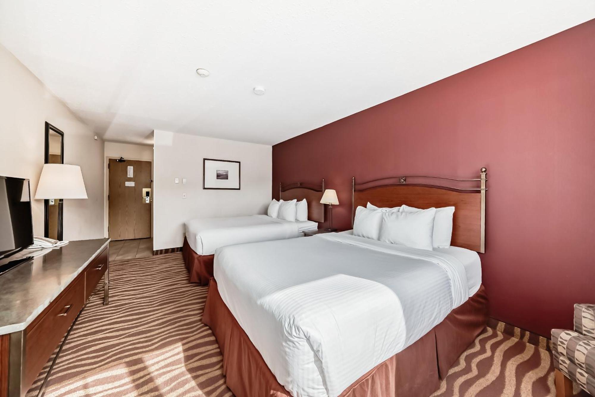 Invermere Inn & Suites エクステリア 写真