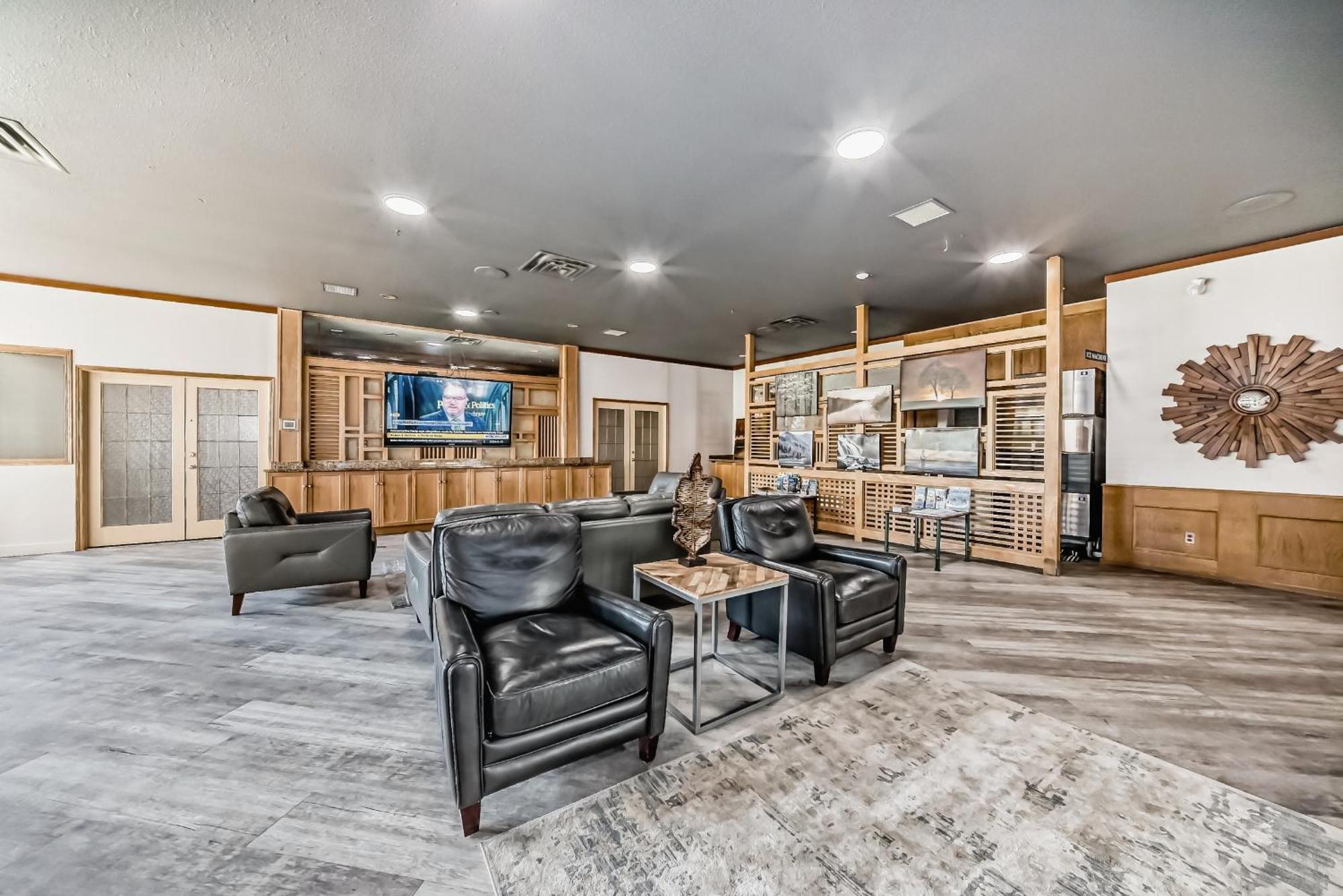 Invermere Inn & Suites エクステリア 写真